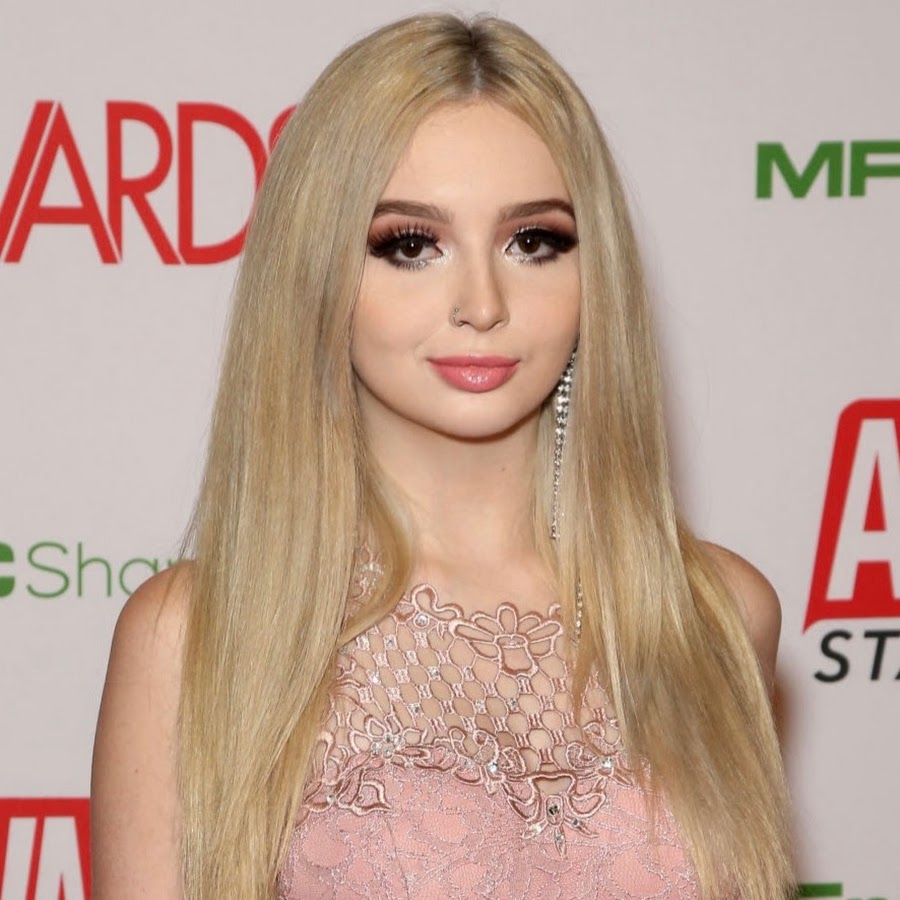 Lexi Lore Stepsis hot babe horny amouranth leajs